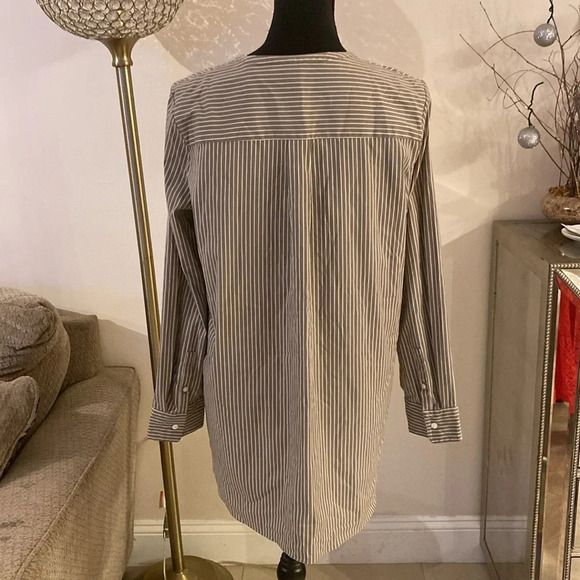 Theory blouse size medium - Picture 3 of 4